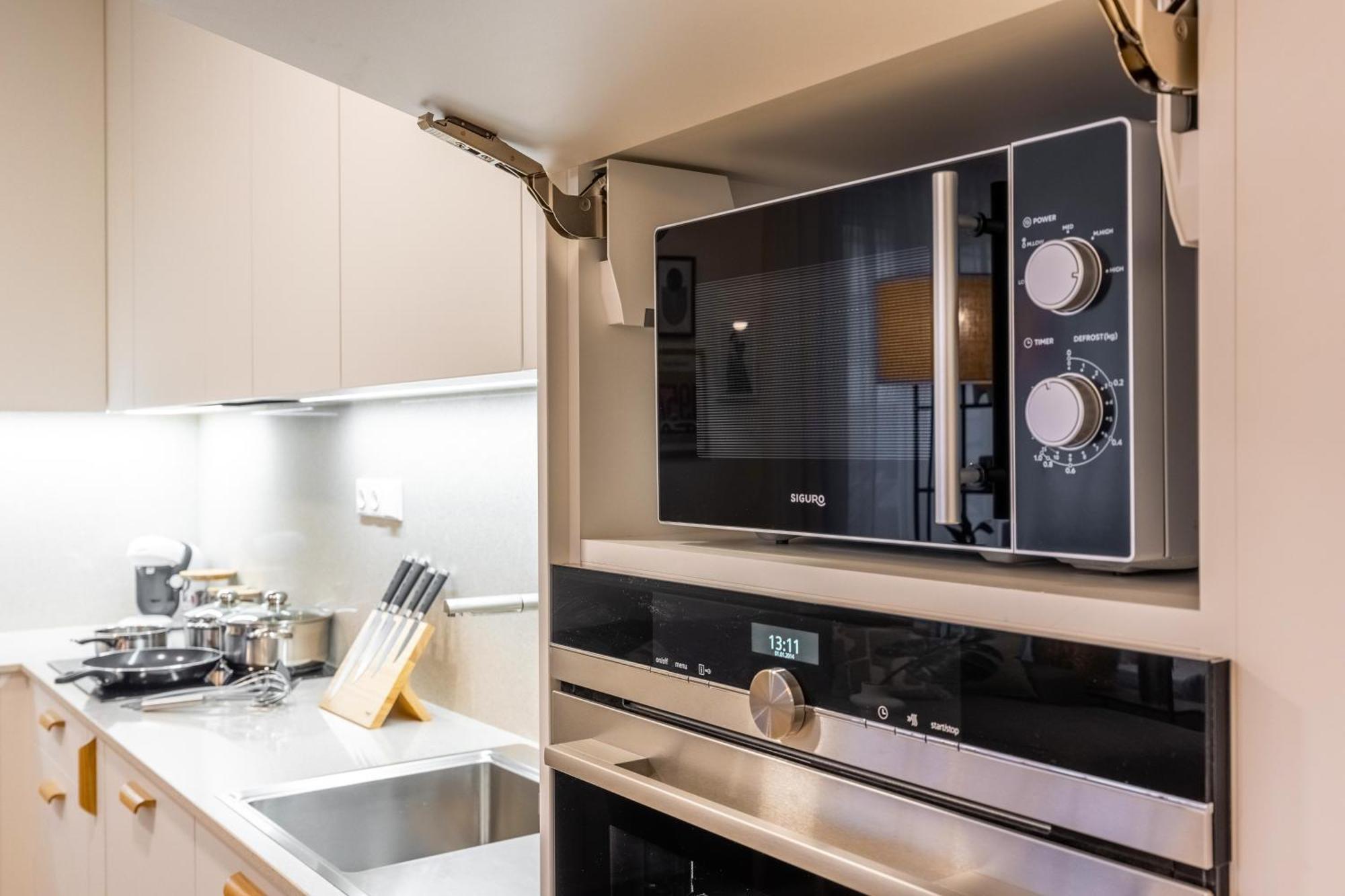 Spacious 3br - 2 Parking Spots, Full Kitchen, By Gravity Praha